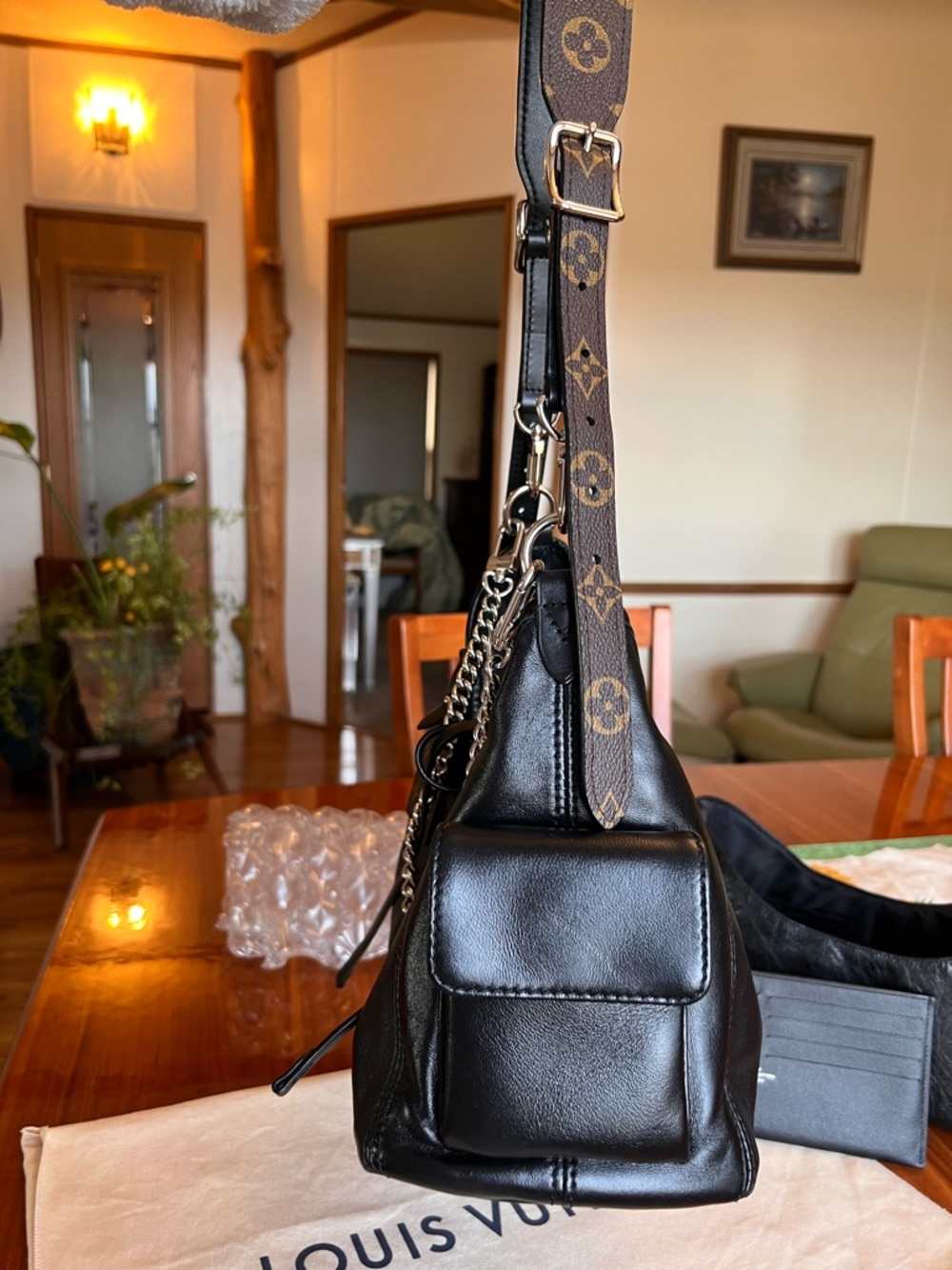 Louis Vuitton CarryAll Cargo Vibe PM - Picture 15 of 17